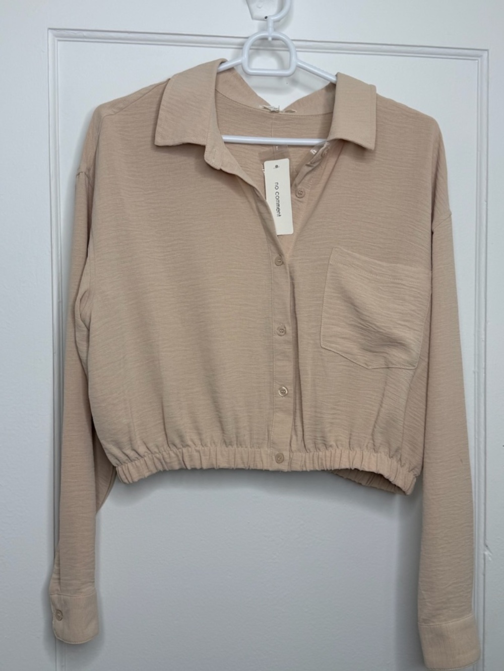 NWT beige cropped button down sz M No Comment